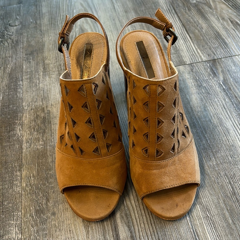 Tahari Marvel Brown Suede Block Heels Sz 6.5